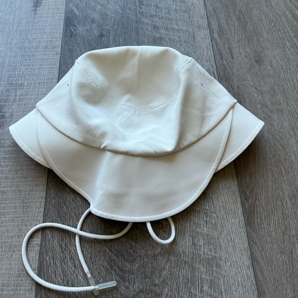 Lululemon Wide-Brim Bucket Hat with Strap in White Opal - Picture 4 of 8